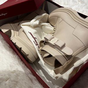 Salvatore Ferragamo Lober Boot Bone 9M